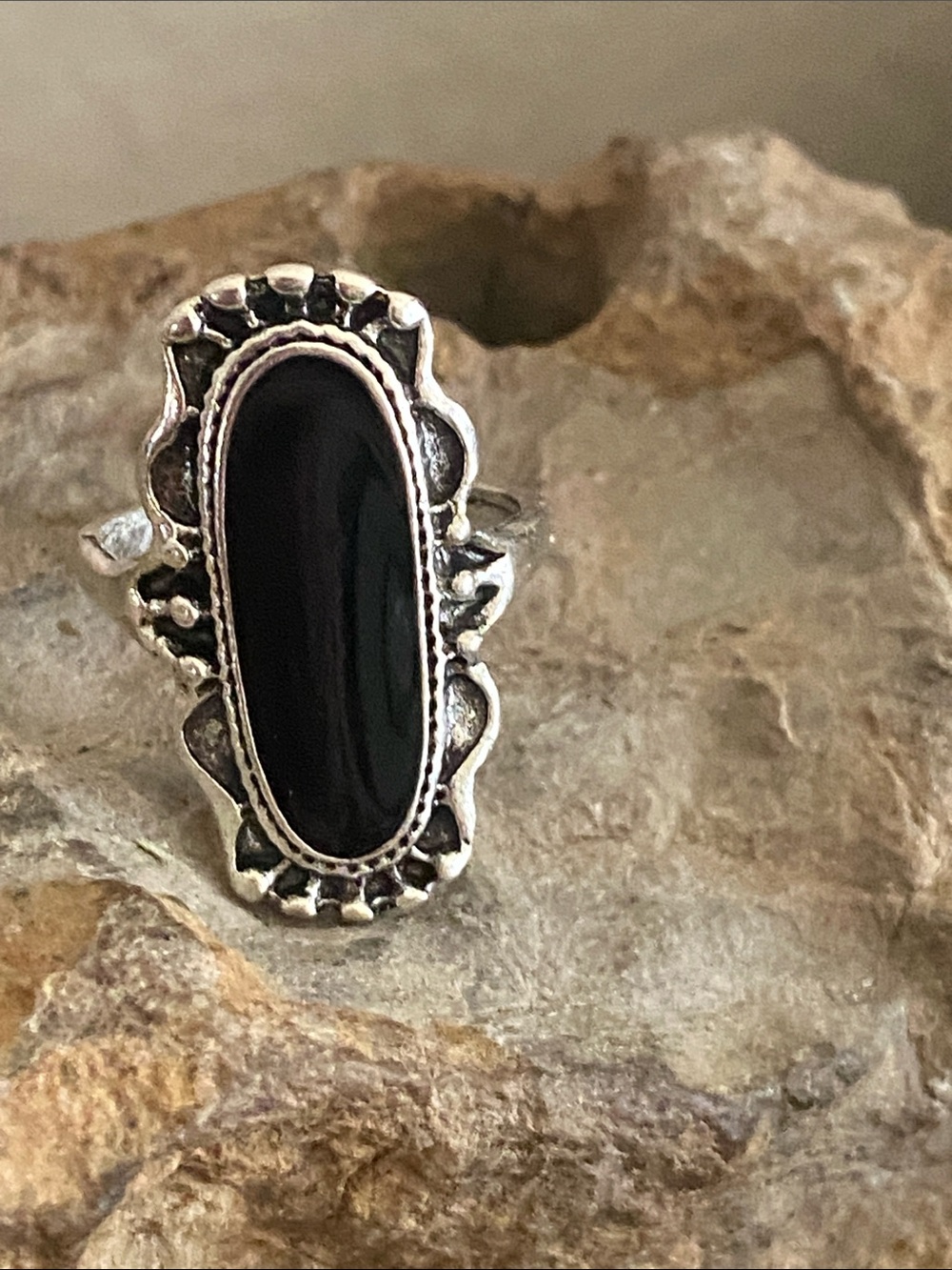 5/$10❤️❤️❤️NEW VintageStyle Black Enamel Silver Tone Zinc Alloy Ring